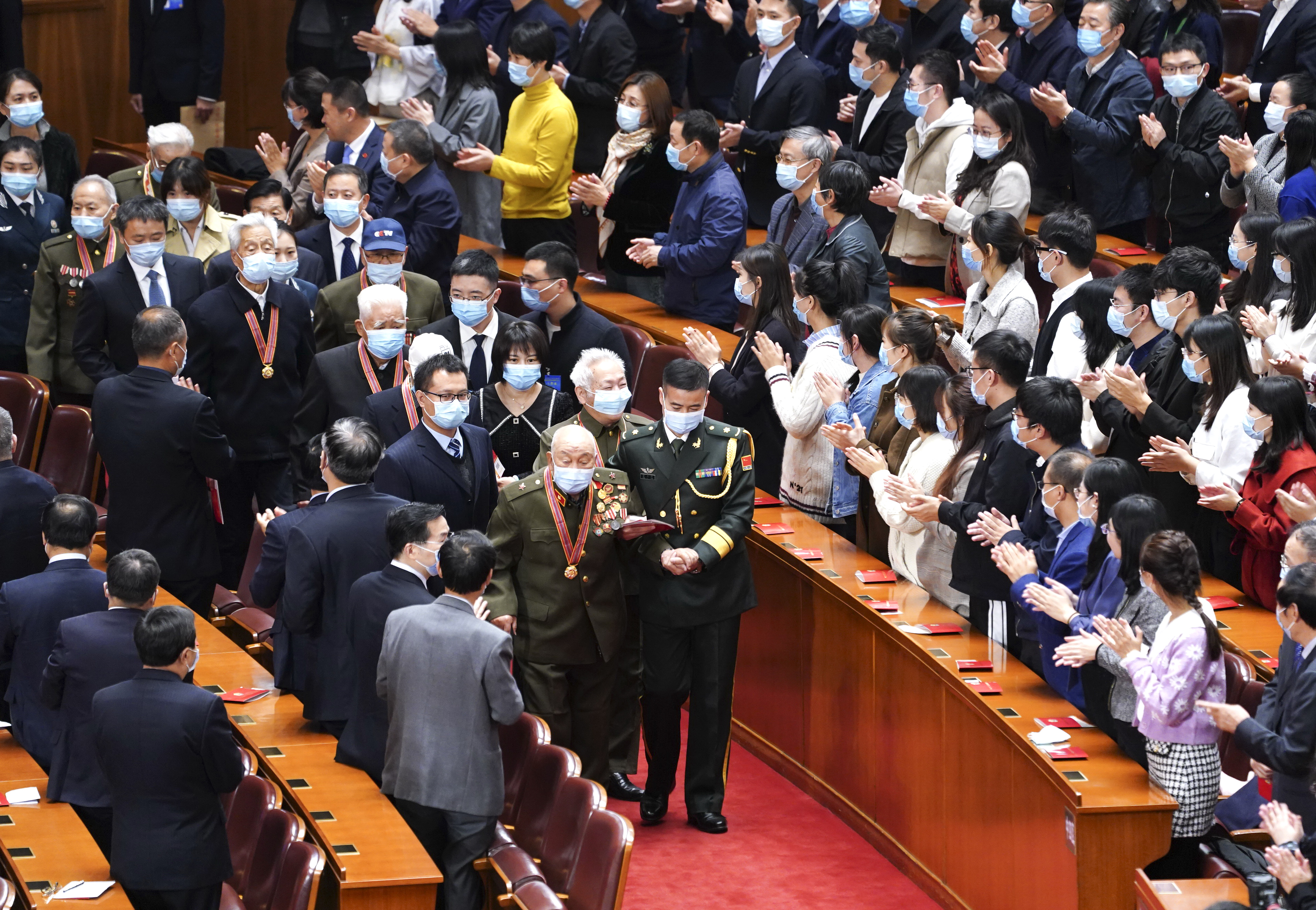 2020年10月23日上午，纪念中国人民志愿军抗美援朝出国作战70周年大会在北京人民大会堂隆重举行。这是大会前，志愿军老战士、老同志入场。