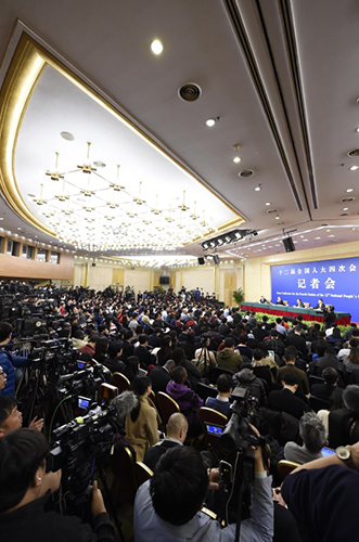 3月8日，十二届全国人大四次会议新闻中心举行记者会，邀请外交部部长王毅就“中国的外交政策和对外关系”的相关问题回答中外记者的提问。